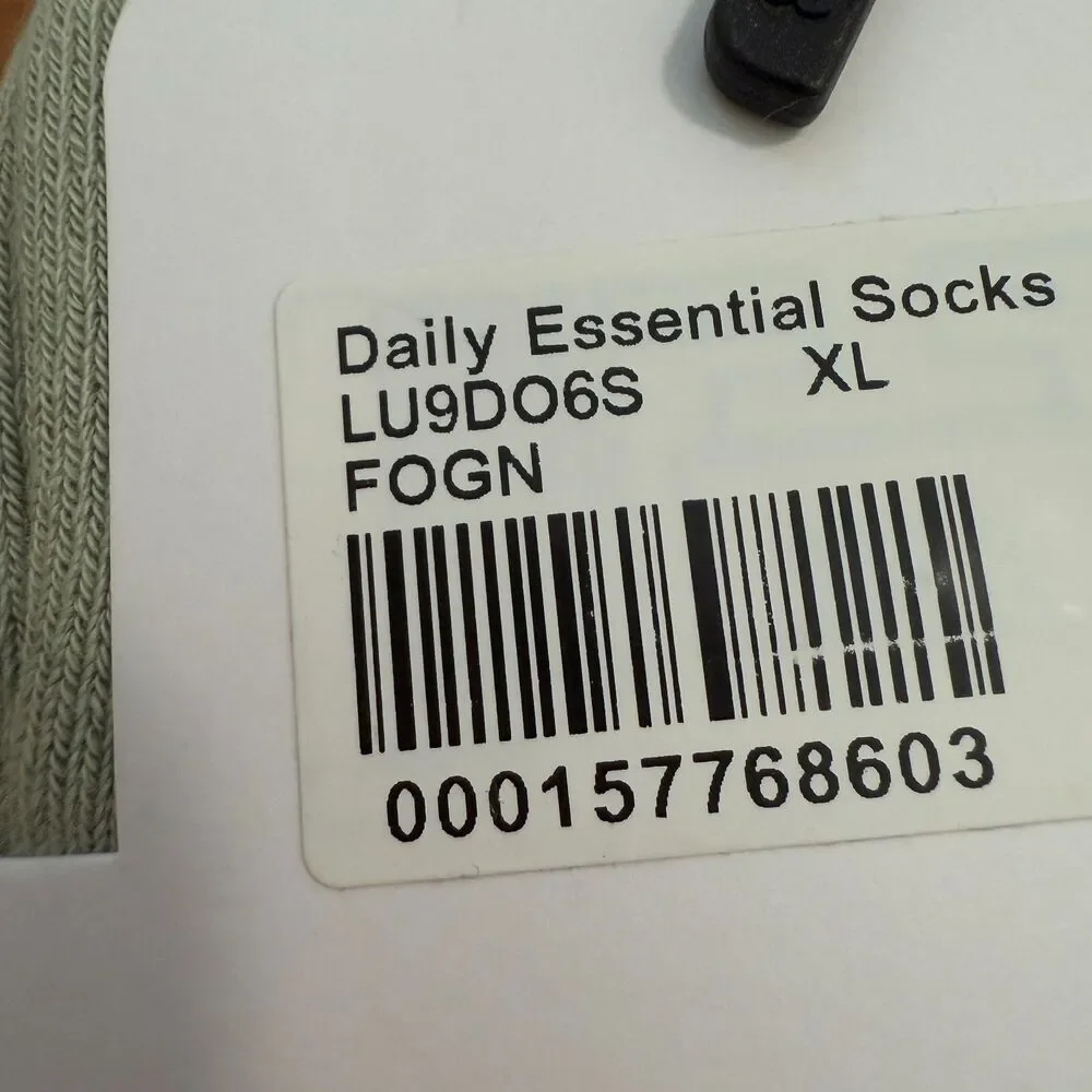 NWT Unisex Lululemon Daily Essential Quarter Socks Fog Green Extra Large